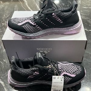 BRAND NEW Adidas Ultraboost 5.0 Size 7 1/2 Women’s